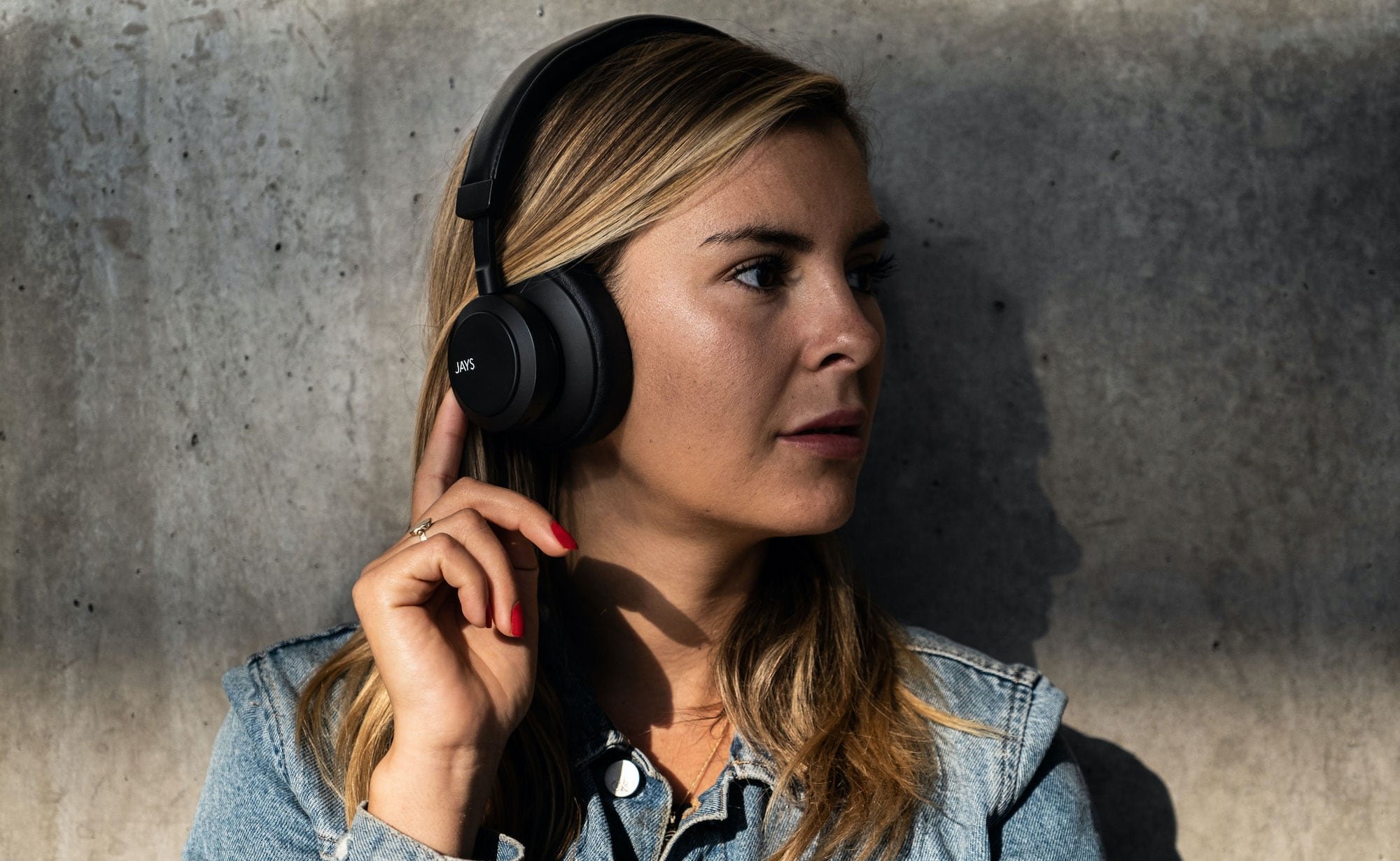 Jays q-Seven Wireless ANC Headphones provide 30 hours of playtime