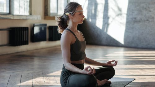 10 Meditation headbands that can help you calm your mind