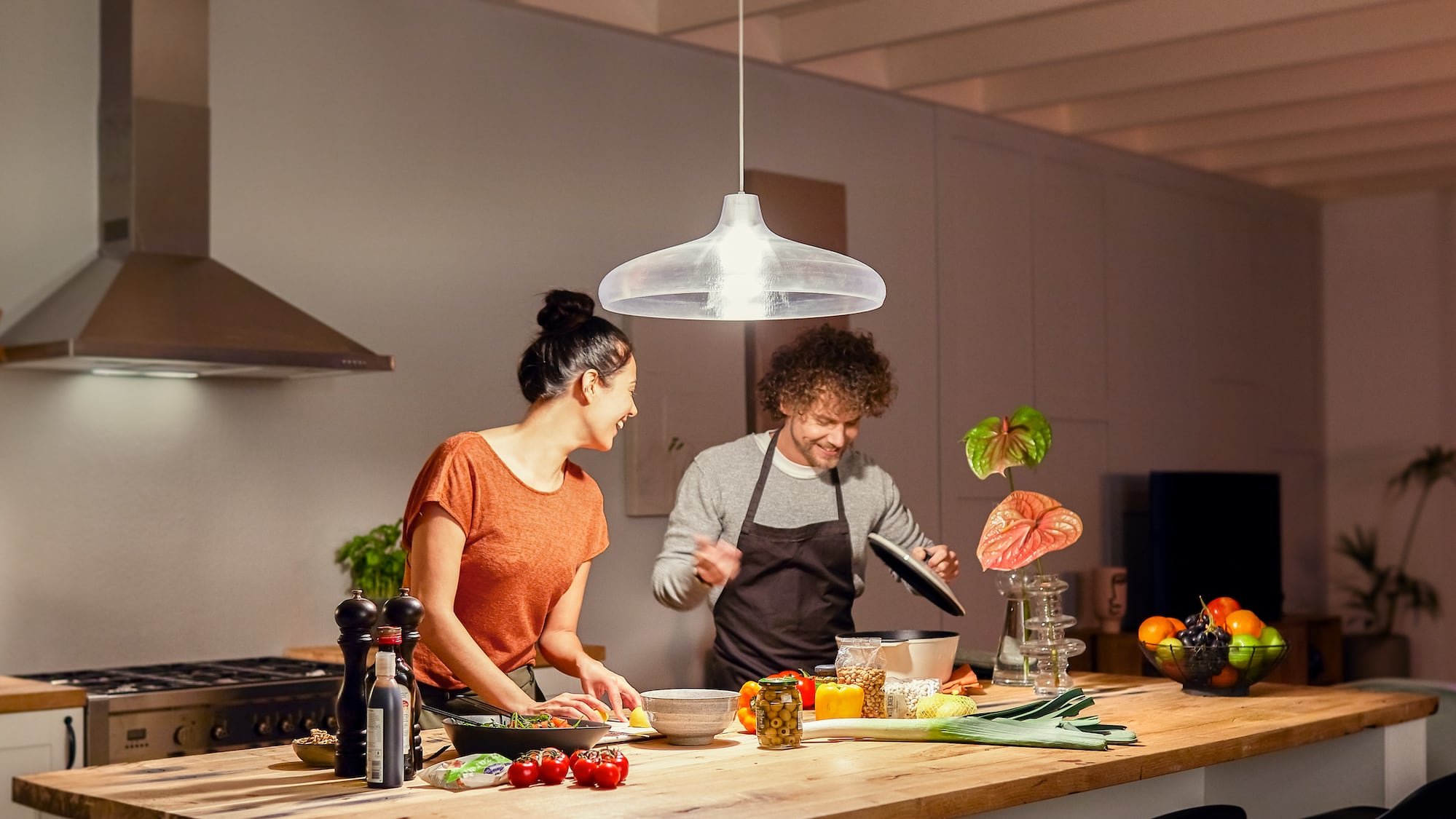 Philips Hue White A21 Smart Bulb emits up to 1600 lumens