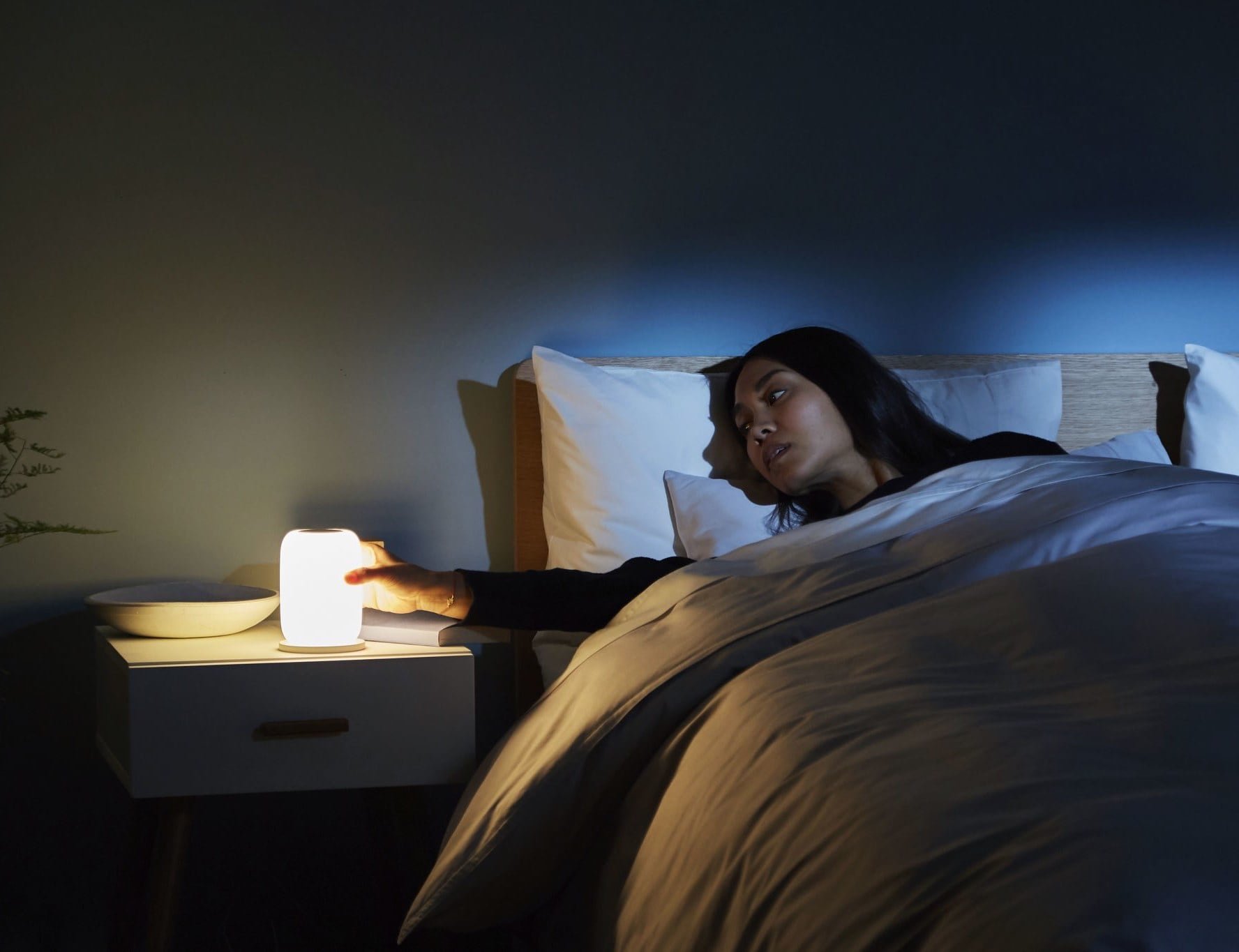 Casper Glow Smart Sleeping Light helps you fall asleep faster