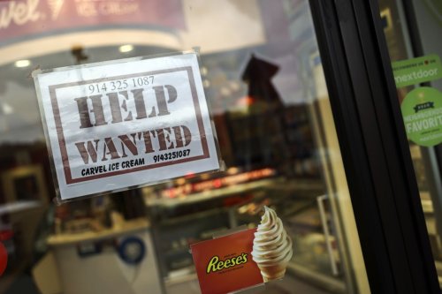 U.S. weekly unemployment claims unexpectedly fall