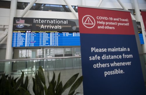 Holiday season vacations coincide with rise in COVID-19 travel-related cases in Canada