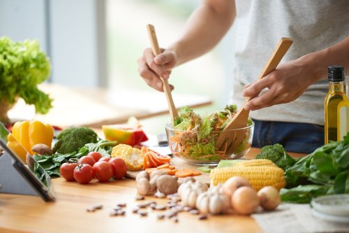 Want to reach age 70 without chronic diseases? Start now, with these foods