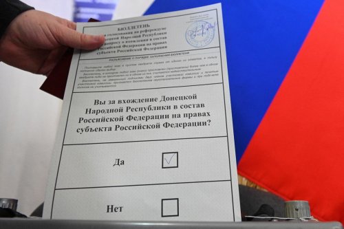 Russia expected to annex Ukrainian provinces within days