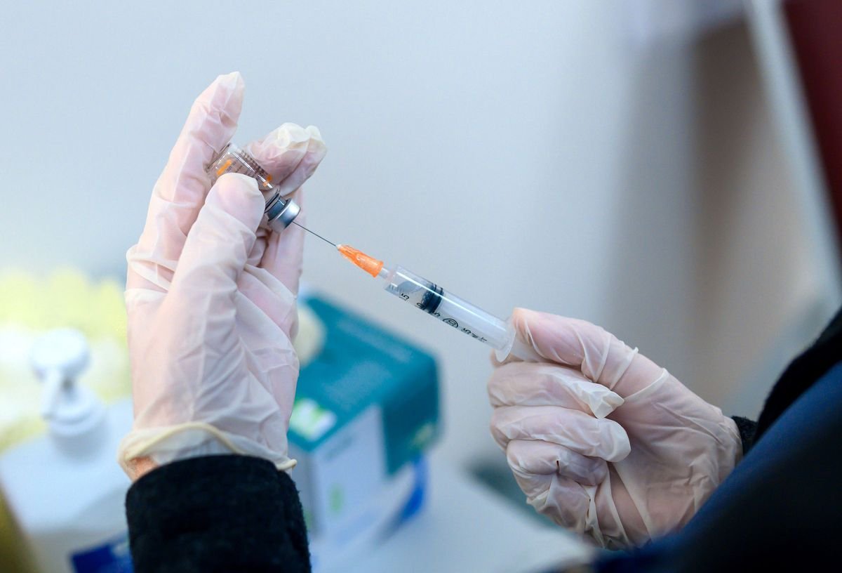 Britain explores mixing COVID-19 vaccines, with around 4,000 variants now documented worldwide