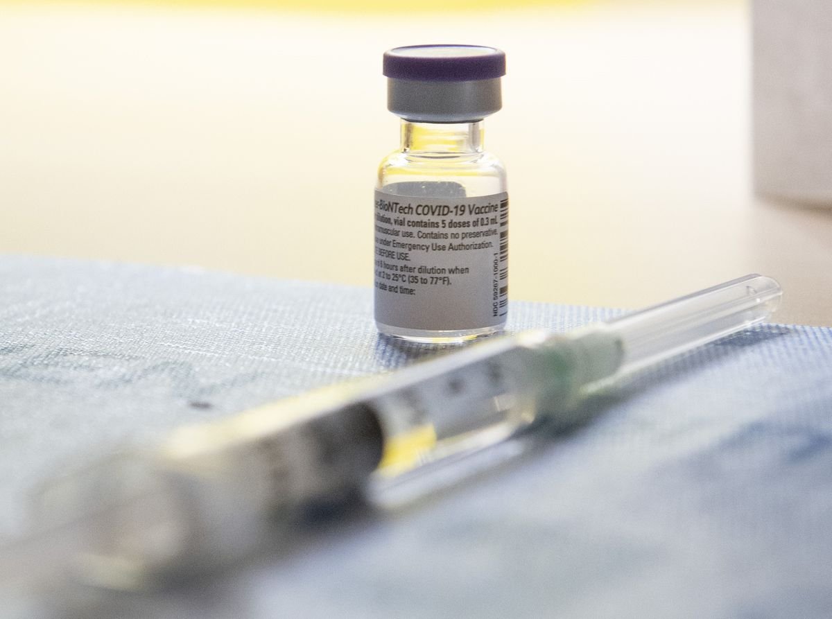 New COVID-19 vaccine-tracking system from Deloitte better than dysfunctional U.S. version, Ottawa says