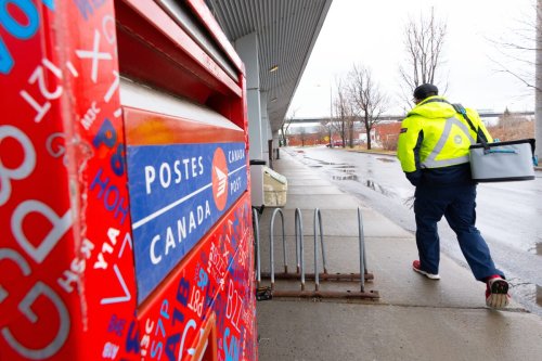 Canada Post includes wage hike in new offer to union as strike deadline approaches