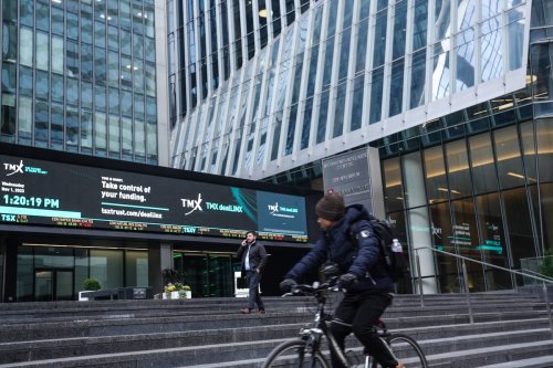 In the war of stock markets, Canada is winning by losing less than the U.S.