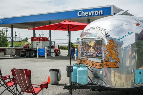 Food trucks hit the highway as pandemic reduces dine out options for truckers