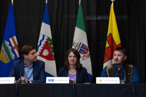 Western premiers push for trade corridor to help Canadian goods reach Asian markets
