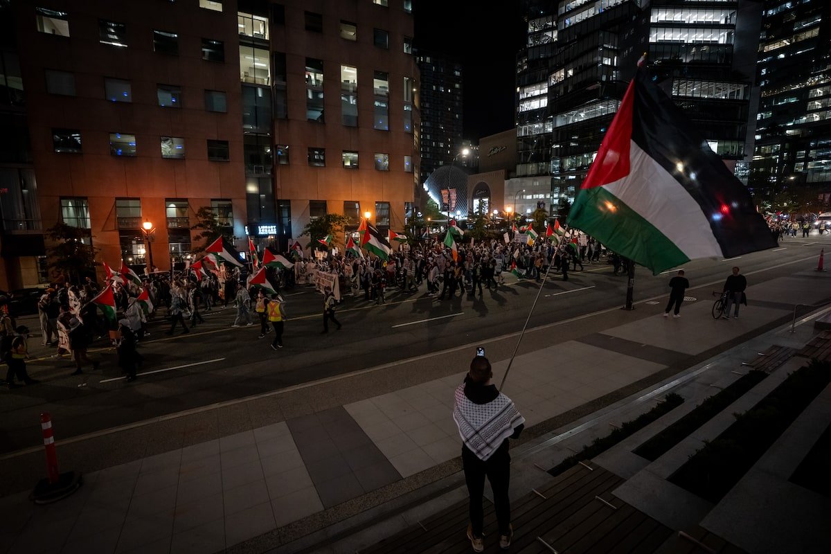 When does a crowd cheering the death of Canada an emergency