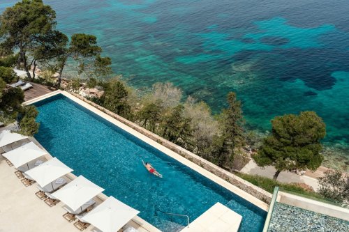 A high-end hideaway along the Athens Riviera