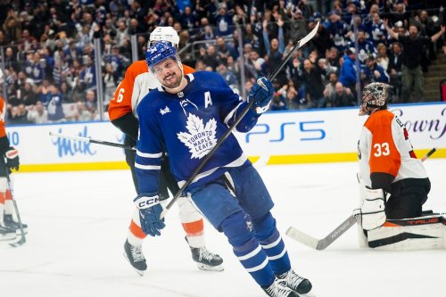 Auston Matthews’ latest hat trick leaves him on pace for 70 goals in 2023-24 season