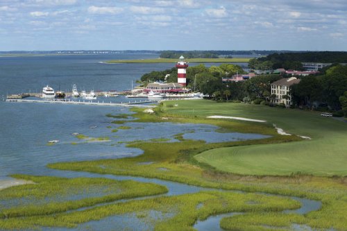 How much does it cost to play golf at Harbour Town Golf Links?