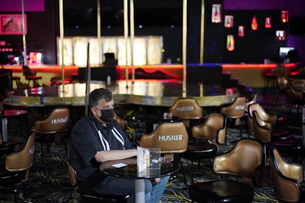 Las Vegas officials hold pop-up vaccine clinic at strip club—with perks