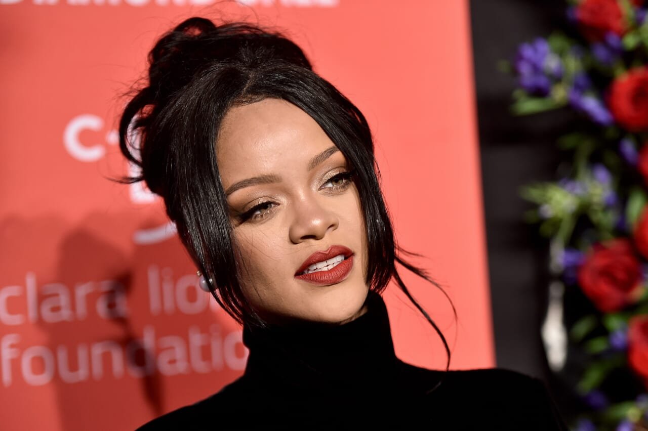 Rihanna shades Trump with viral goodbye photo