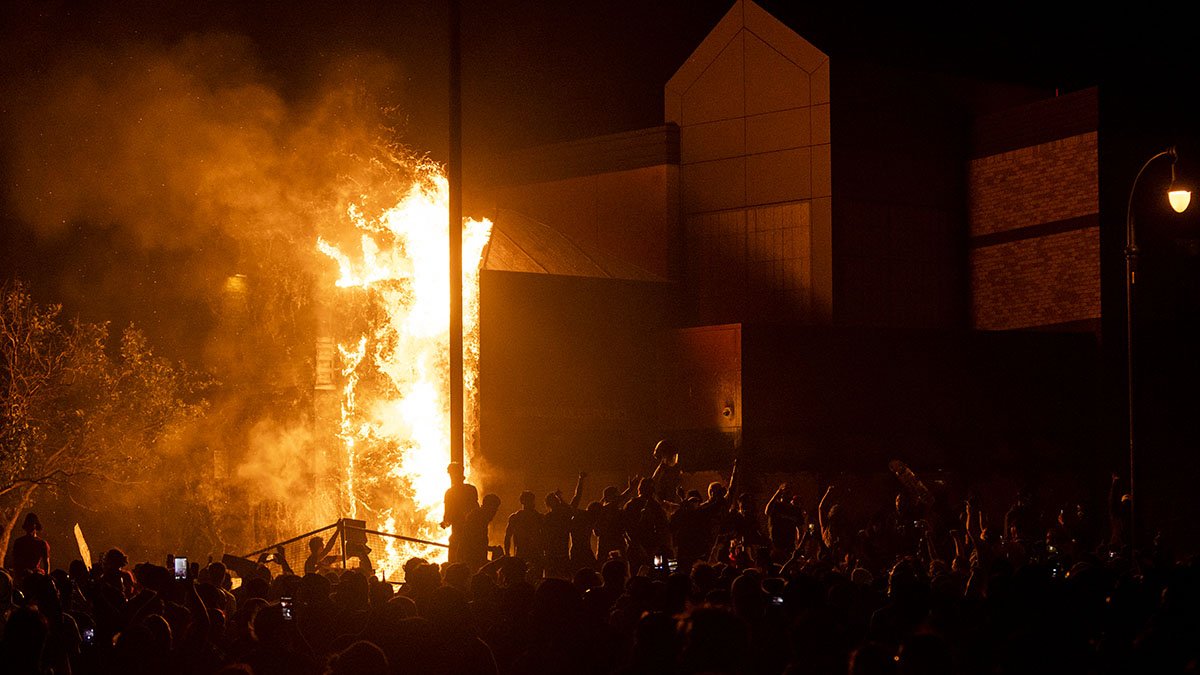 Minneapolis police station set afire during George Floyd protests