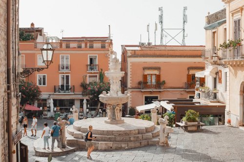 Taormina: Highlights & Tipps für den berühmten Ort in Sizilien (+ Karte)