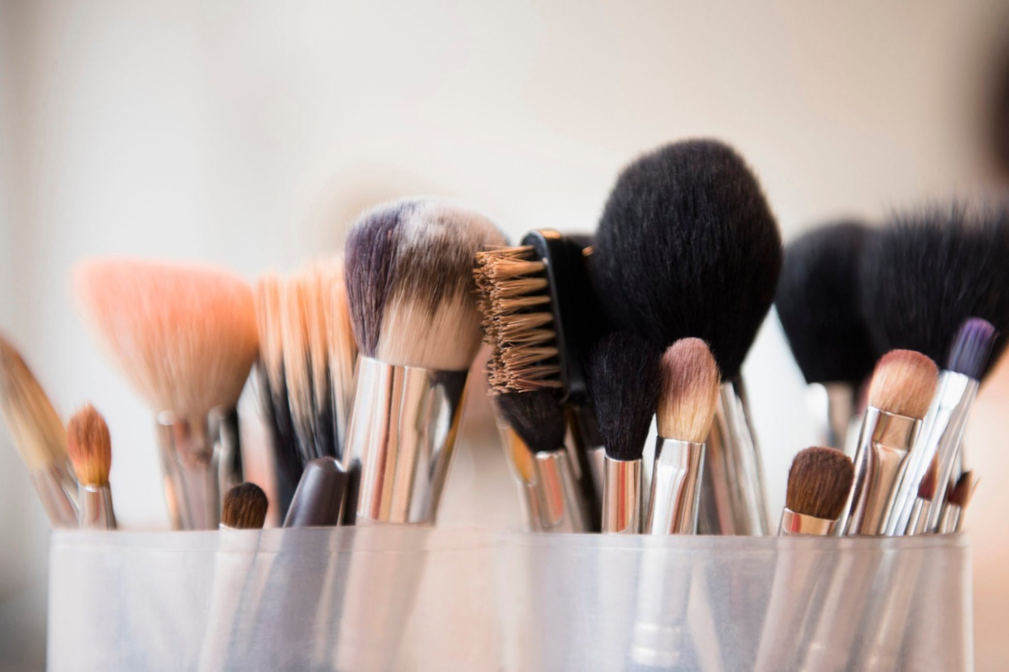 Here’s a Step-by-Step Guide on How to Clean Makeup Brushes