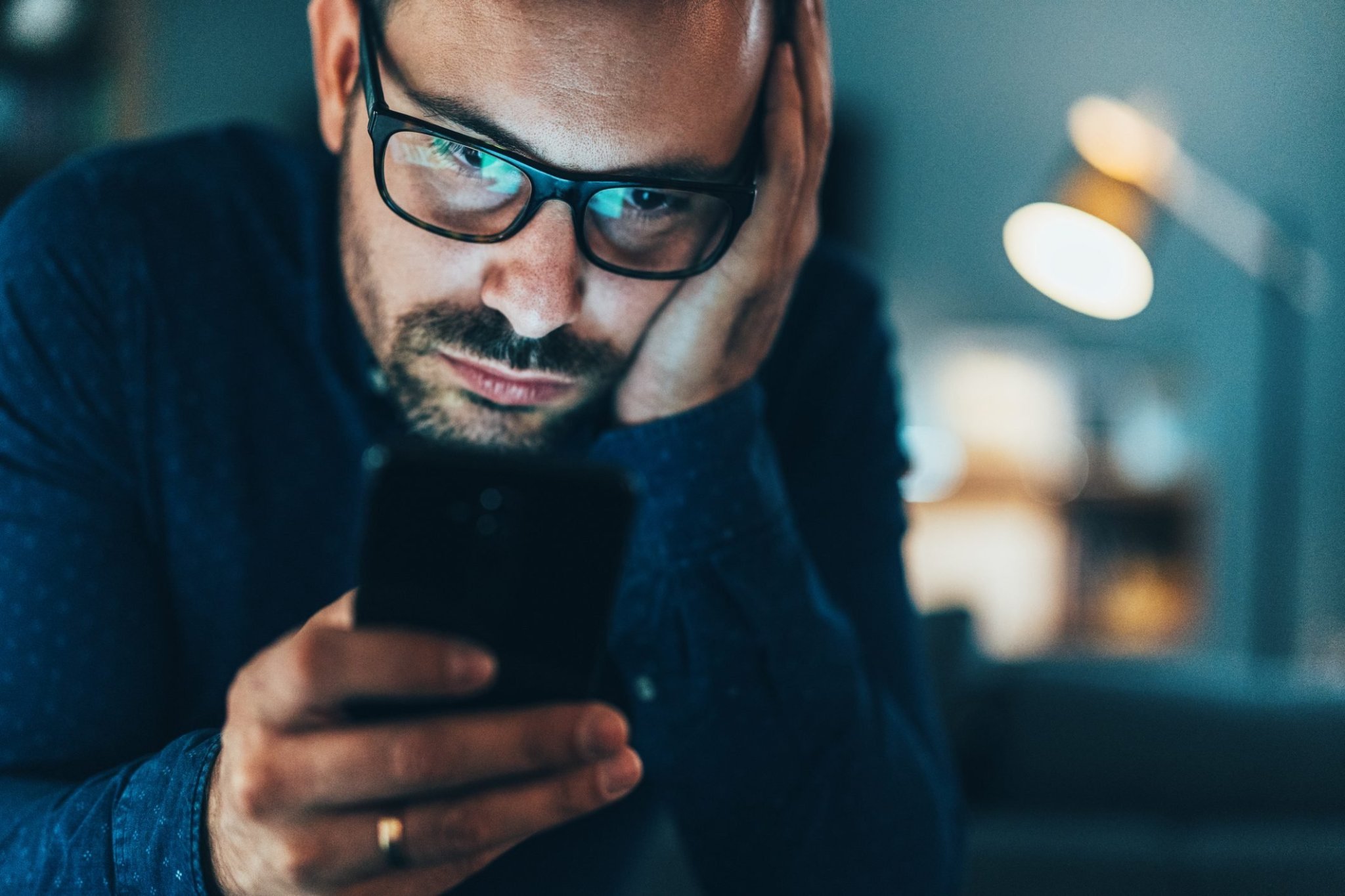 A Trauma Recovery Expert Lists 6 Gentle Ways To Protect Your Psyche When the Headlines Hurt