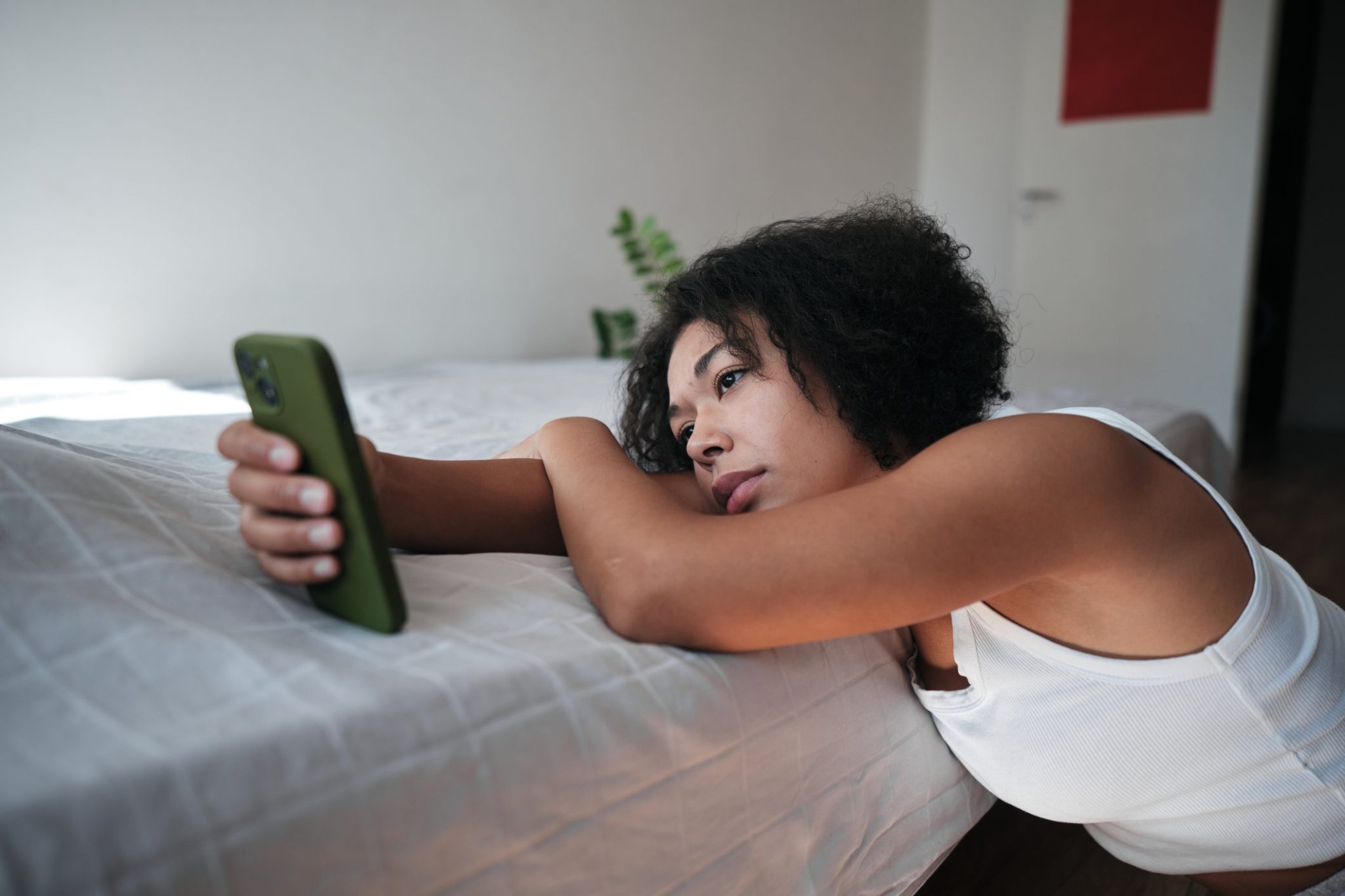 “I Just Can’t Trust Anyone I Date”: A Relationship Expert Explains How To Open Up