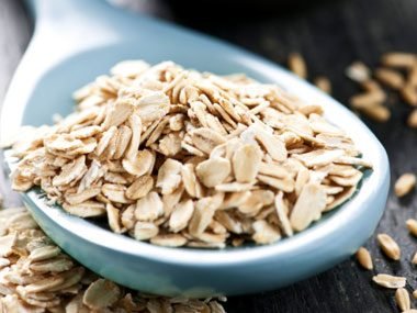 10 Healthy, Tasty Oatmeal Toppings You Never Thought to Try