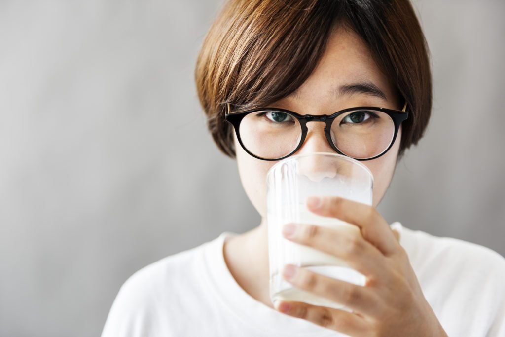 4 Healthy Reasons to Give Almond Milk a Try