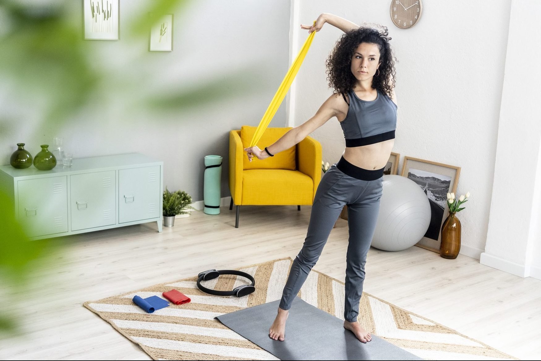 A Trainer Says This Under-$30 Resistance Band Will Transform Your At-Home Workouts