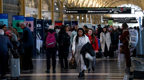 US-Canada airline bookings plummet 70 percent: Report