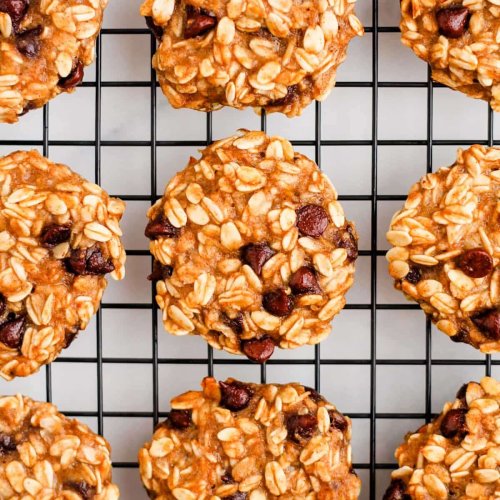 Healthy oatmeal cookies with just 3 pantry staples