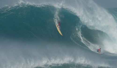 Mason Ho Gives Us the Craziest Wipeout and Rides From the Eddie Aikau Invitational