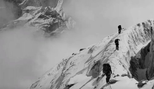 A Mount Everest Expedition Is Testing an Unproven Gas to Break Speed Records
