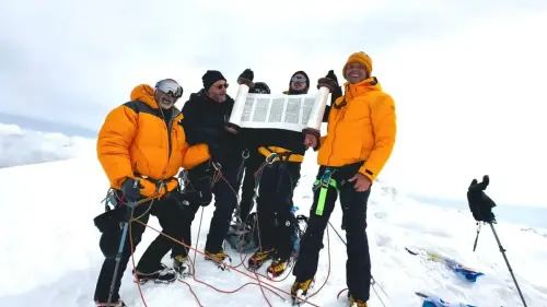 On Everest the world’s highest minyan shows solidarity to Israel - The Jewish Chronicle