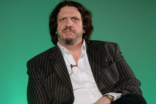 Jay Rayner leaves Observer after 25 years and joins FT amid newspaper sale chaos