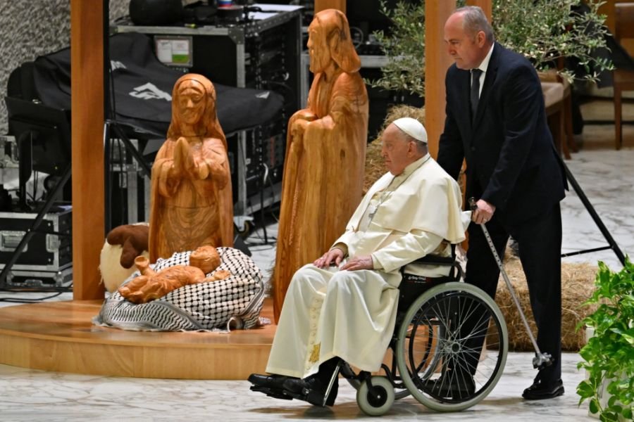 Pope unveils nativity scene with baby Jesus in a keffiyeh manger ...