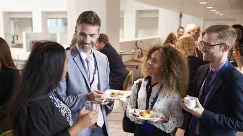 Ways to introduce yourself in person, at parties or networking events (and a few you should skip)