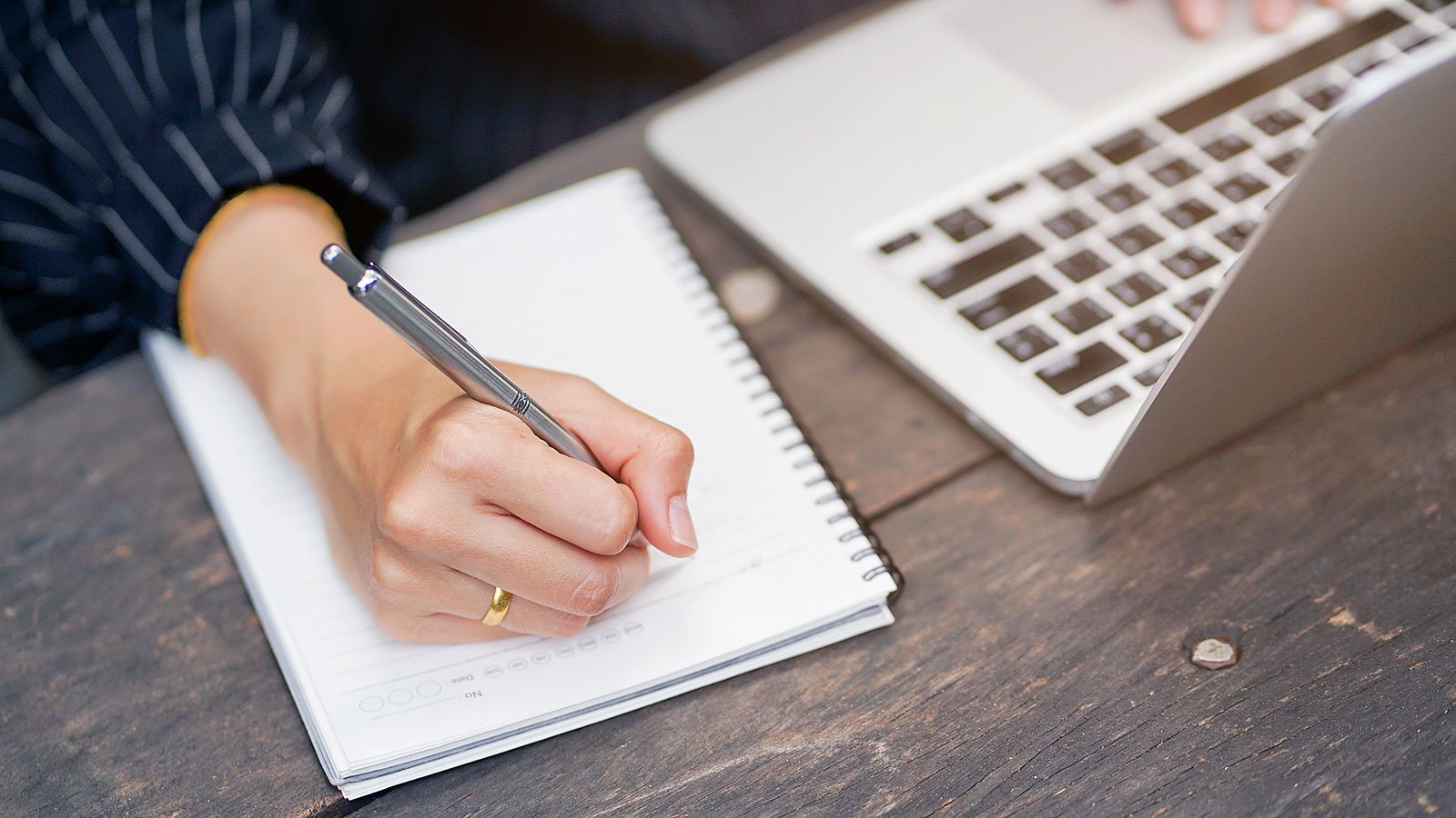 how to write a first paragraph of an essay