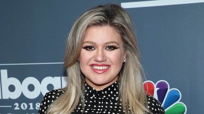 The Stunning Transformation Of Kelly Clarkson