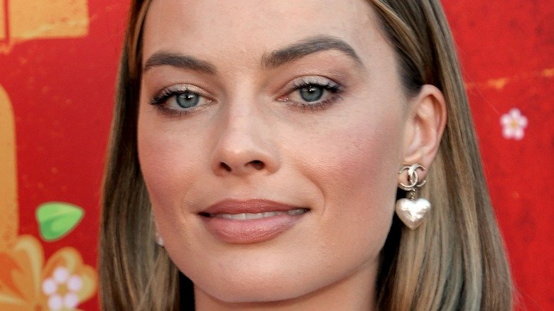 Here's What Margot Robbie Looks Like Going Makeup-Free