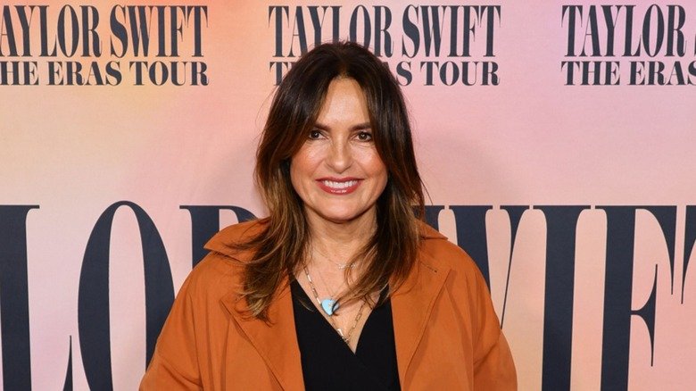 Inside Taylor Swift & Mariska Hargitay's Age-Gap Friendship - cover