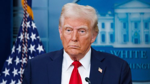 Donald Trump's Jarring Makeup-Free White House Outing Puts His True Age On Blast