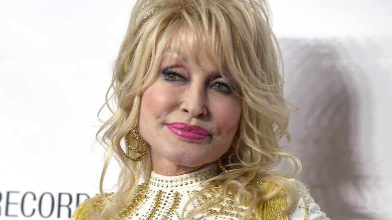 Dolly Parton: False Facts Everyone Believes About Her - The List