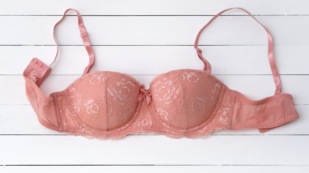 When You Stop Wearing A Bra, This Is What Happens To Your Body - The List