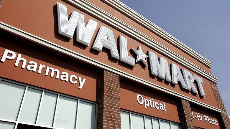 Read This Before Stepping Foot Into Walmart Again - The List