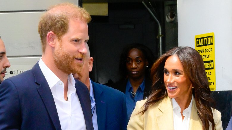 Body Language Expert: Meghan Snubbing Prince Harry In NYC Triggers His Secret Coping Trick