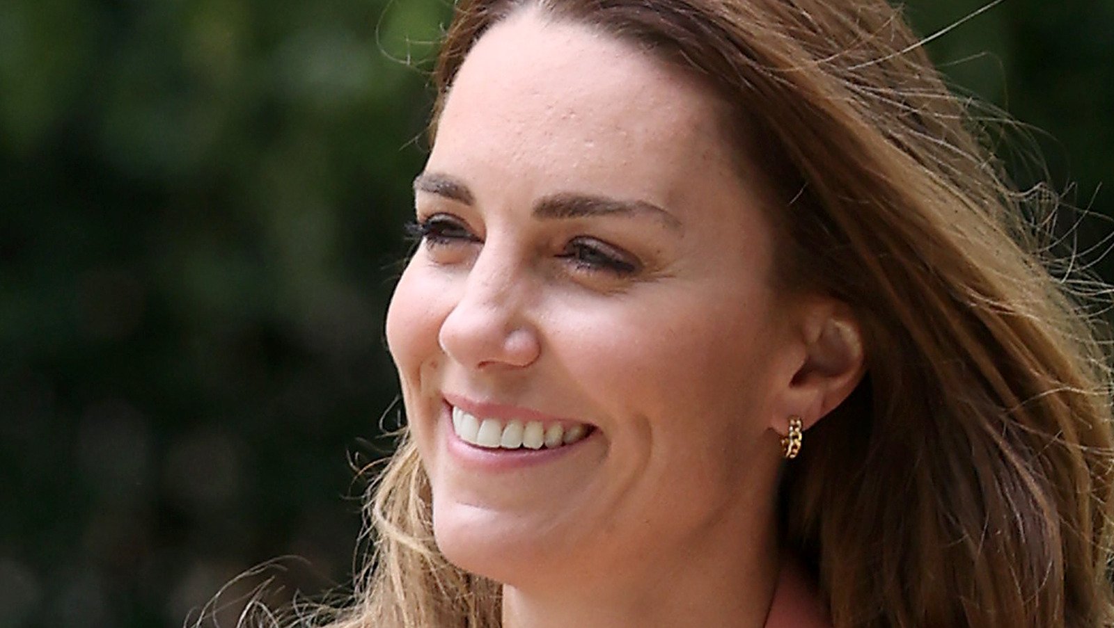 Here's How Kate Middleton Is Beating The Paparazzi At Their Own Game - The List