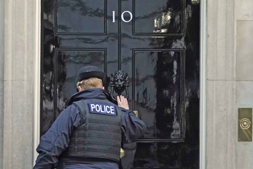 Downing Street party fiends can pay fines to avoid police interviews