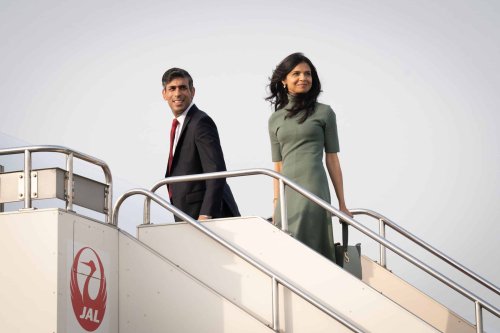 Sunak flies from London to Dover in a desperate bid to convince voters his small boats strategy is working