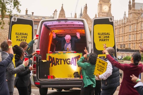 Boris Johnson impersonator spotted raving outside Parliament