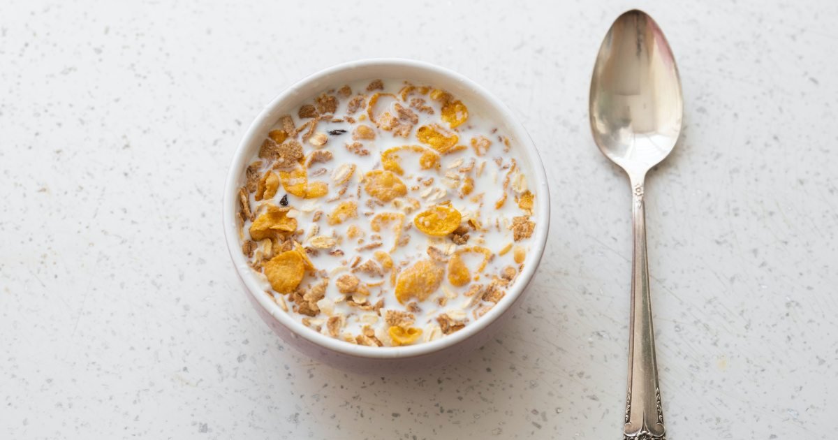 The Best Healthy Cereals for Men, According to a Registered Dietician